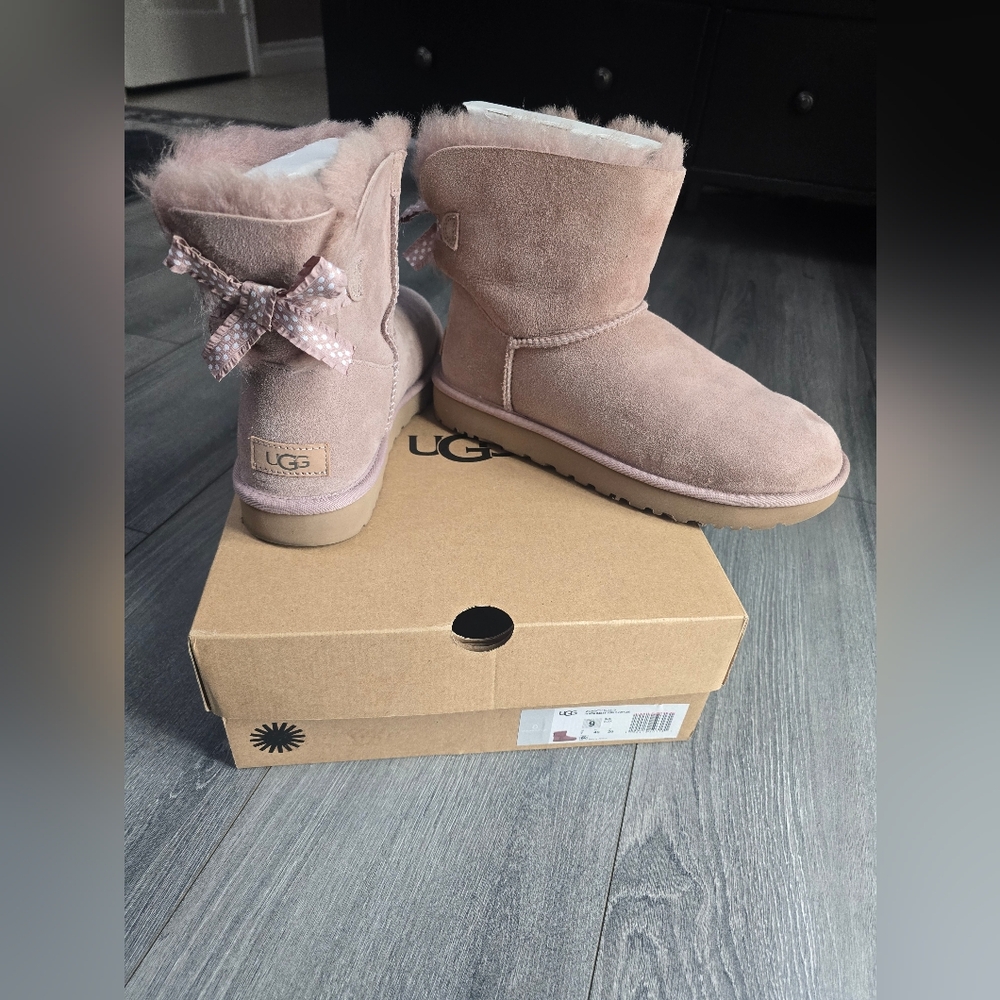 UGG Mini Bailey Bow II Ruffled Boots, Womens Size 9